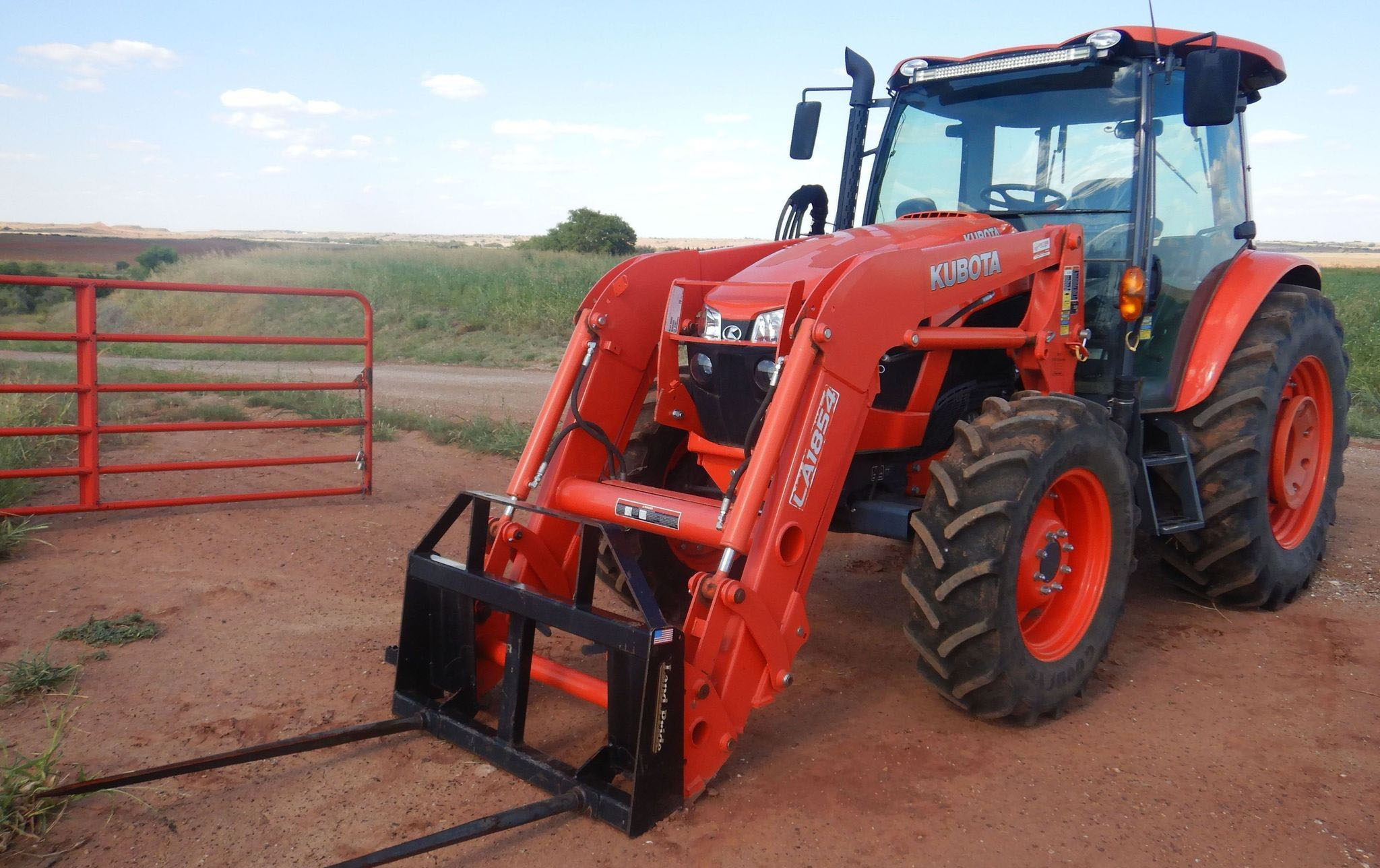 Kubota M5-111  MFWD tractor