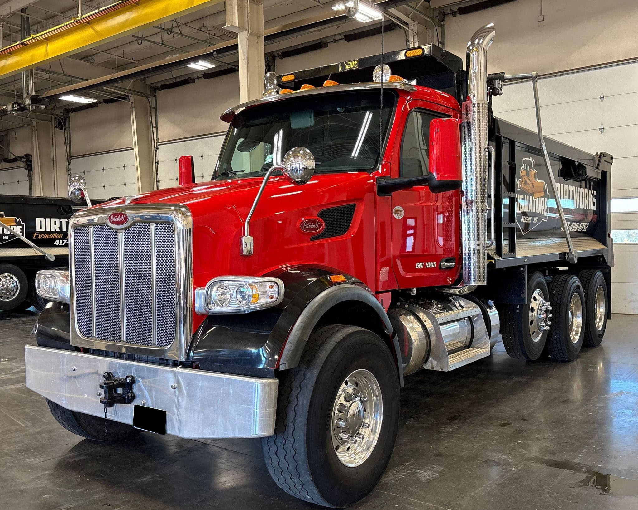 2025 Peterbilt 567 Compactor / Roller