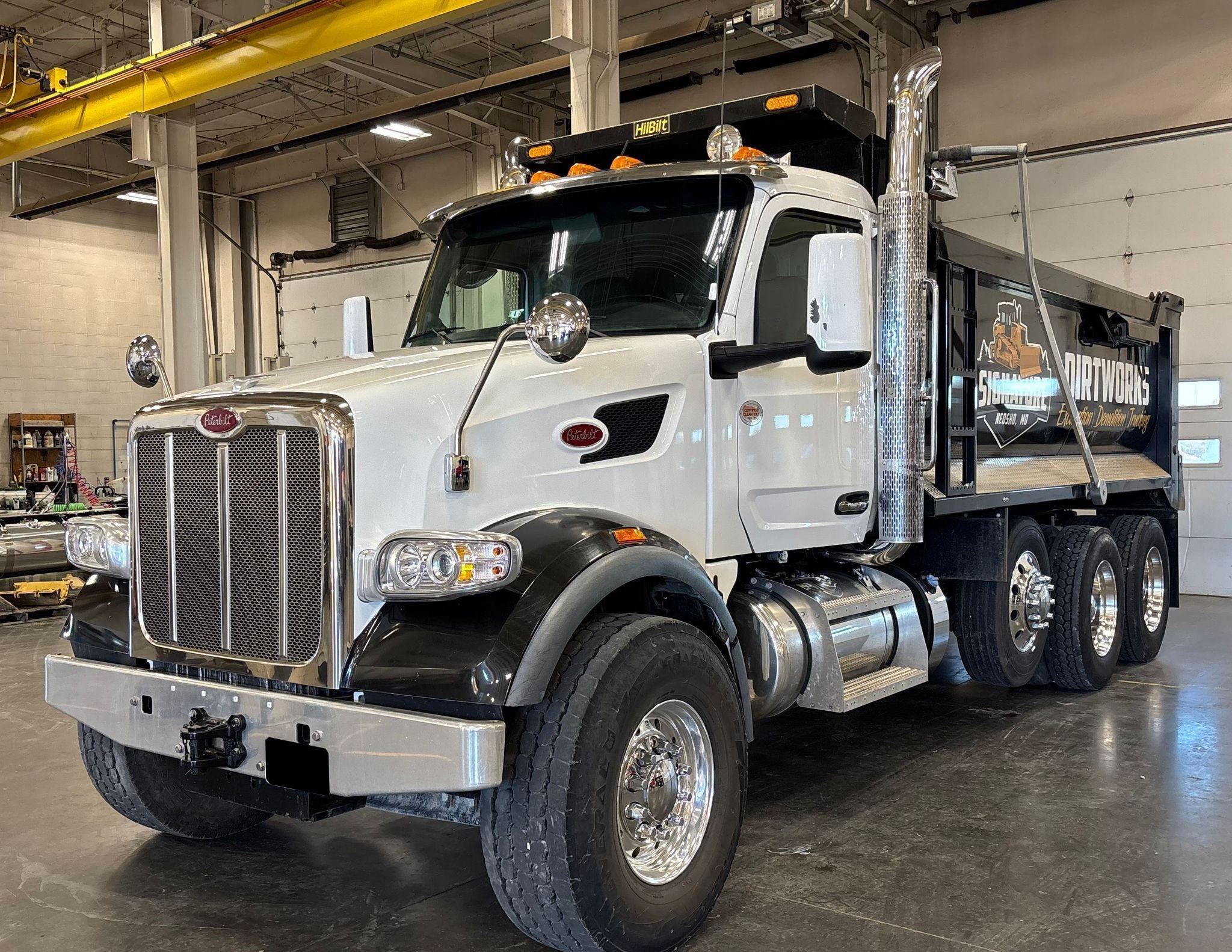 2025 Peterbilt 567 Compactor / Roller