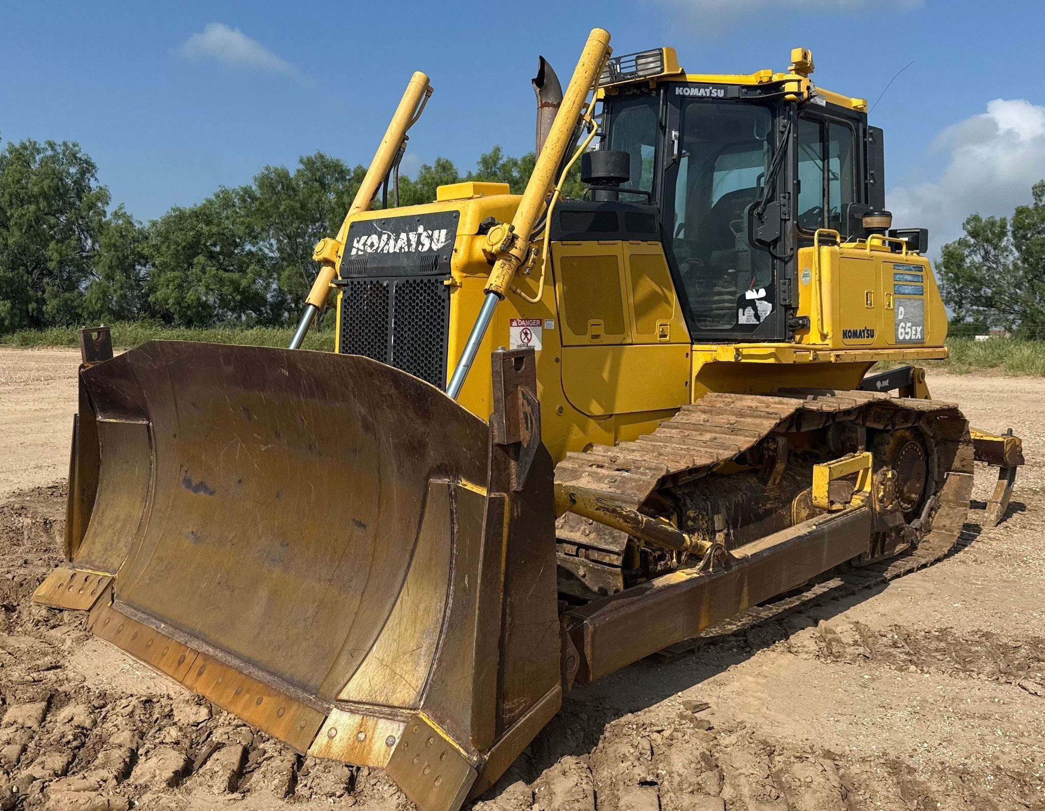 2019 Komatsu D65EX-18 Bulldozer