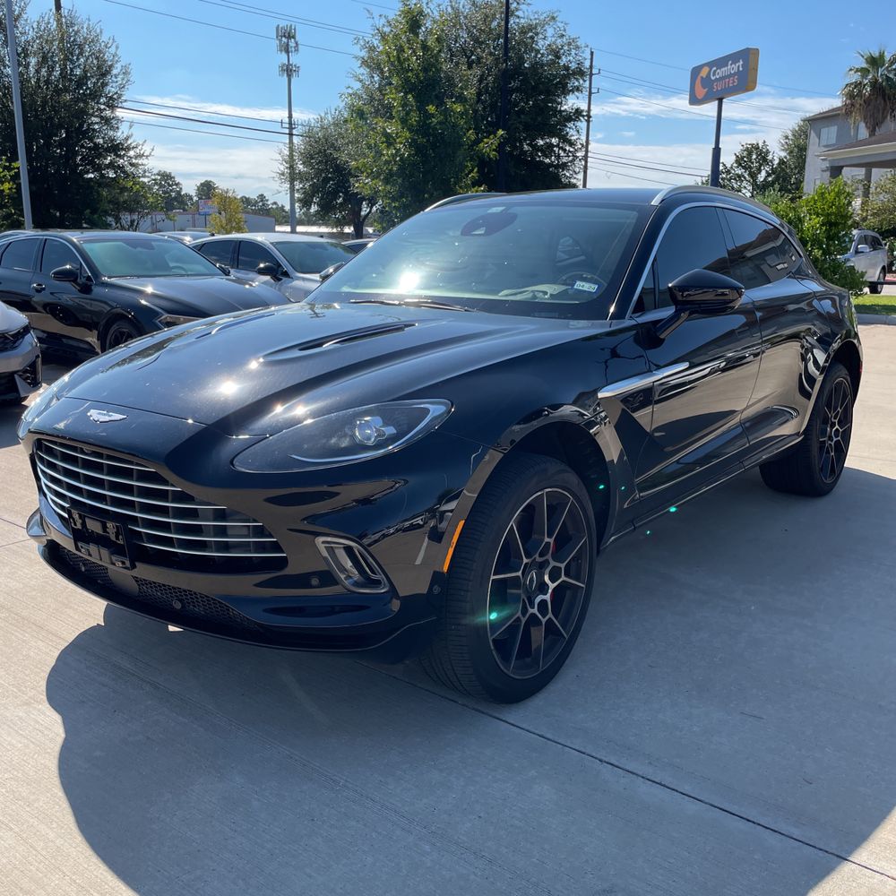 2021 Aston Martin DBX Base