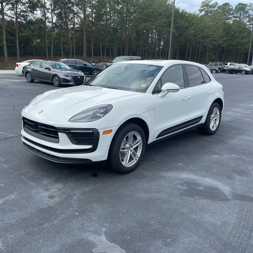 2022 Porsche Macan Base