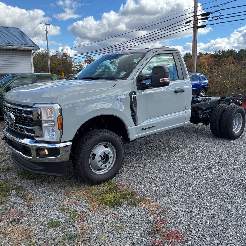 2025 Ford C/C F350 XL