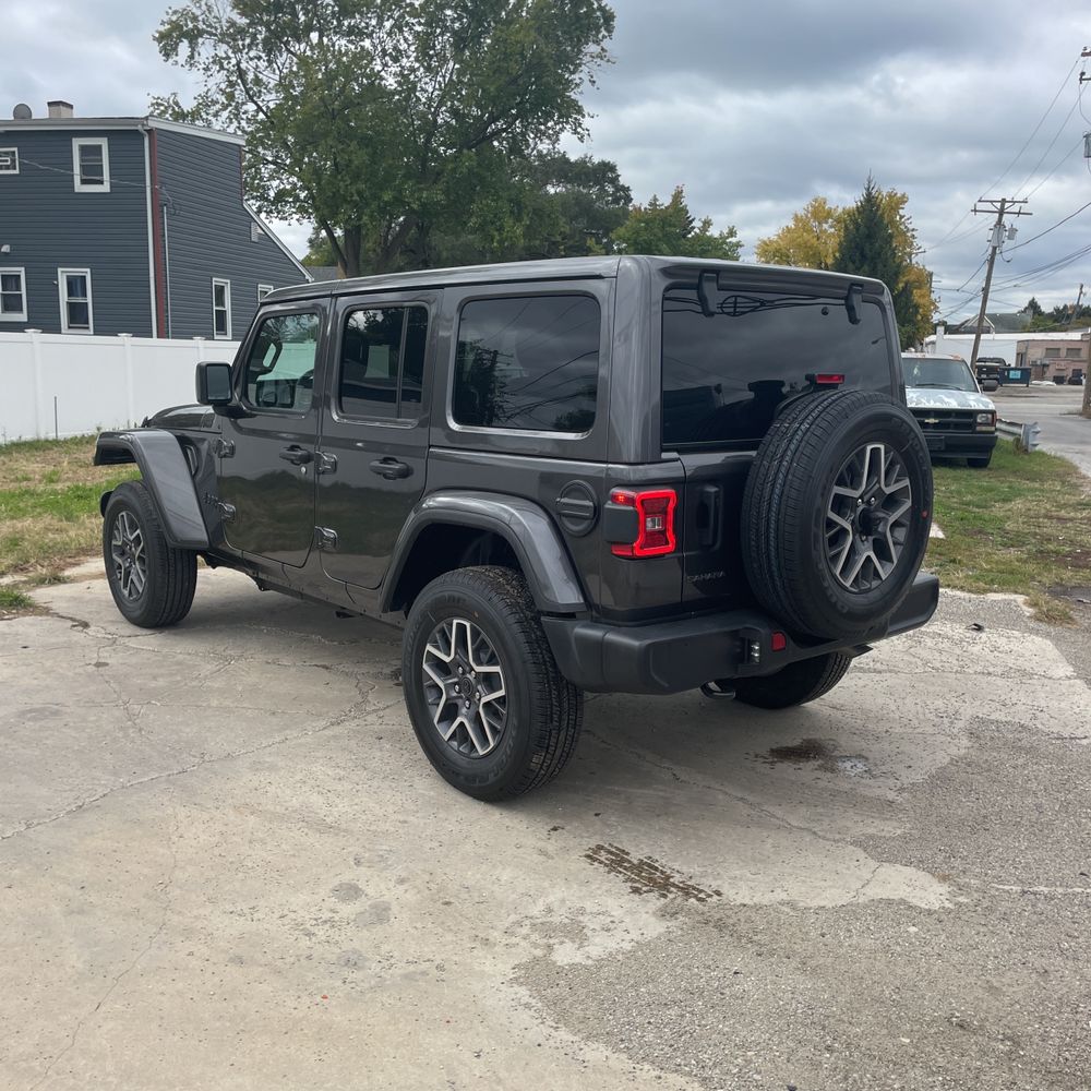 2025 Jeep Wrangler Sahara