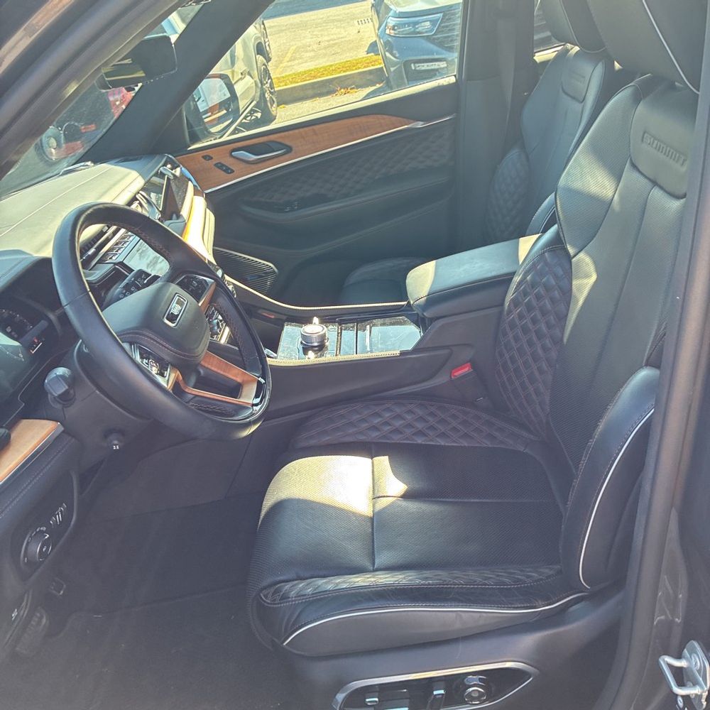 2023 Jeep Grand Cherokee Summit Reserve