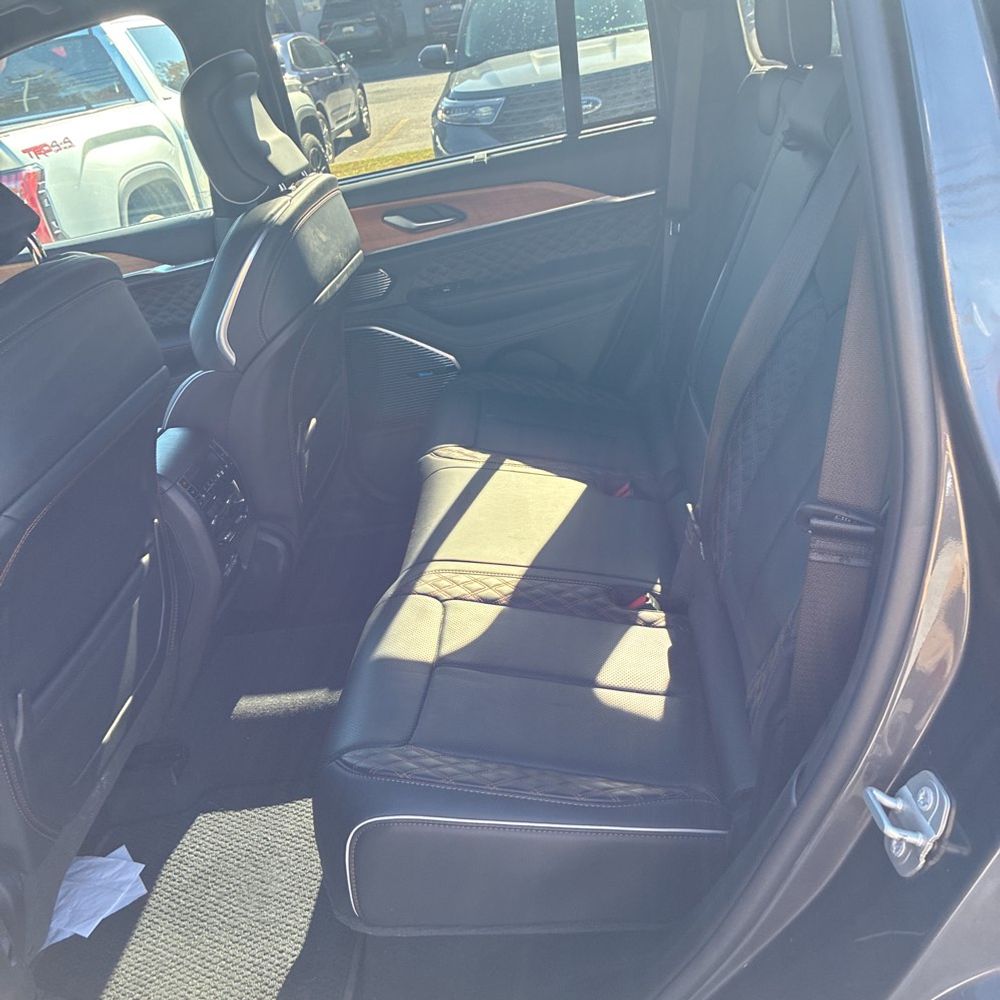 2023 Jeep Grand Cherokee Summit Reserve