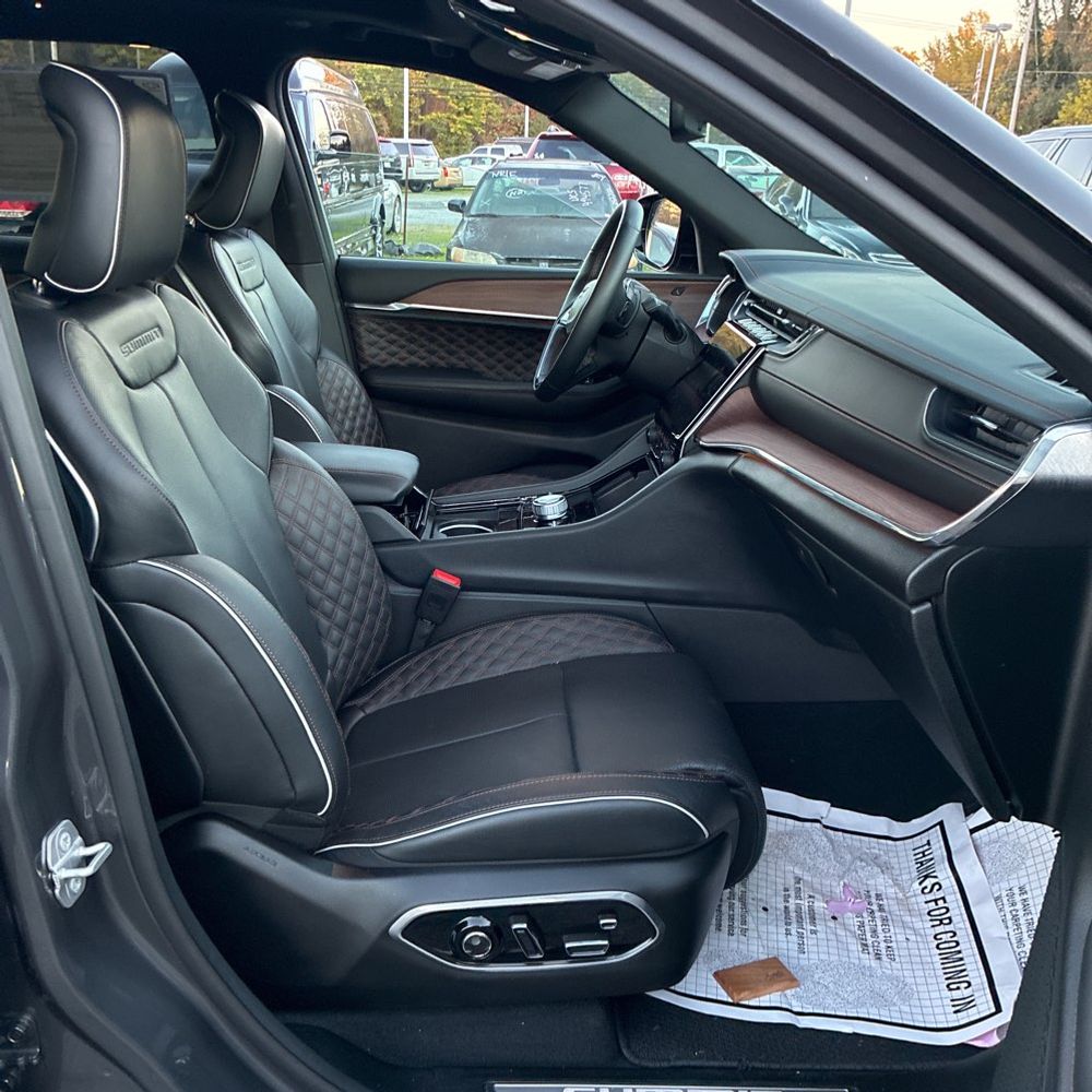 2025 Jeep Grand Cherokee Summit