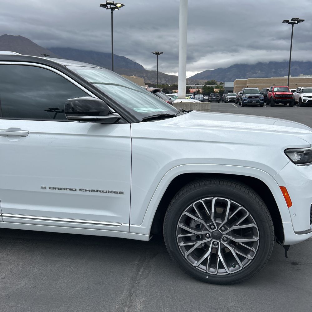 2023 Jeep Grand Cherokee L Summit Reserve