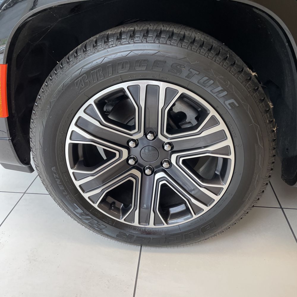 2024 Jeep Wagoneer L Base