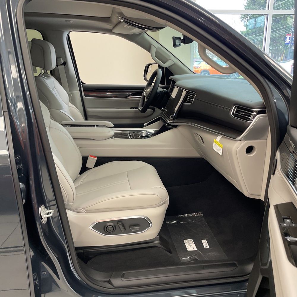 2024 Jeep Wagoneer L Base