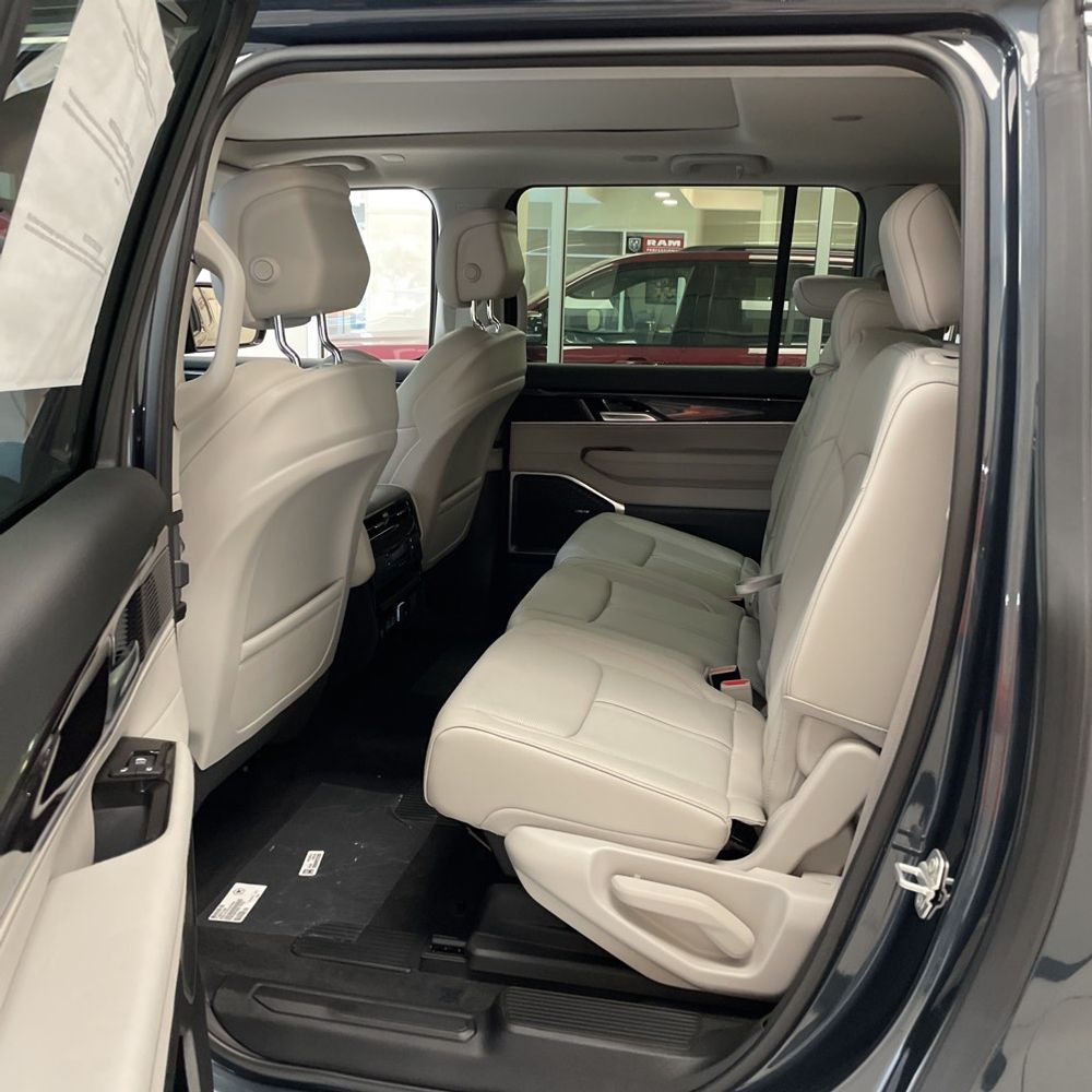 2024 Jeep Wagoneer L Base