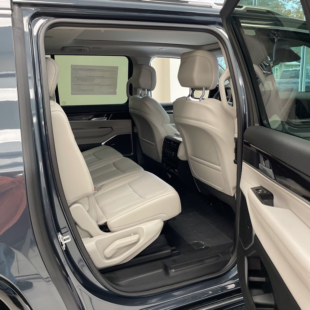 2024 Jeep Wagoneer L Base