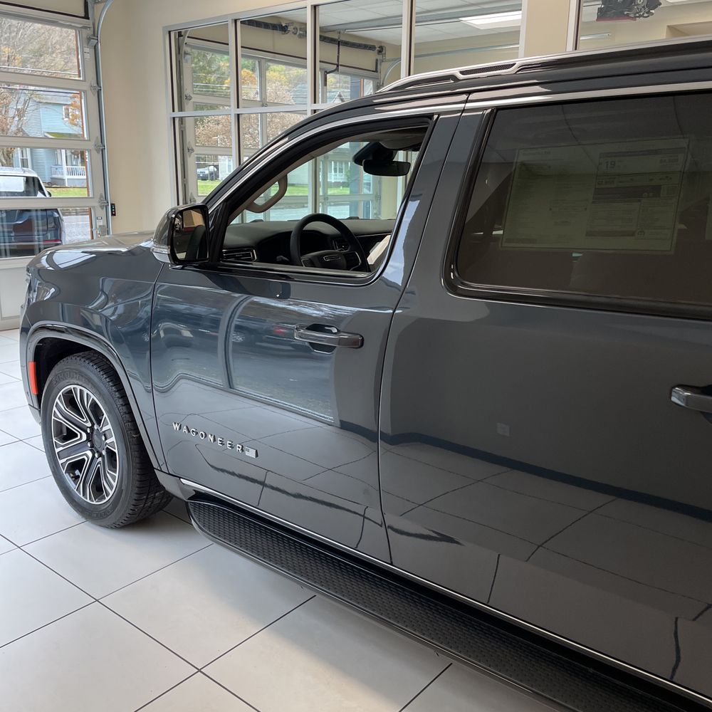 2024 Jeep Wagoneer L Base