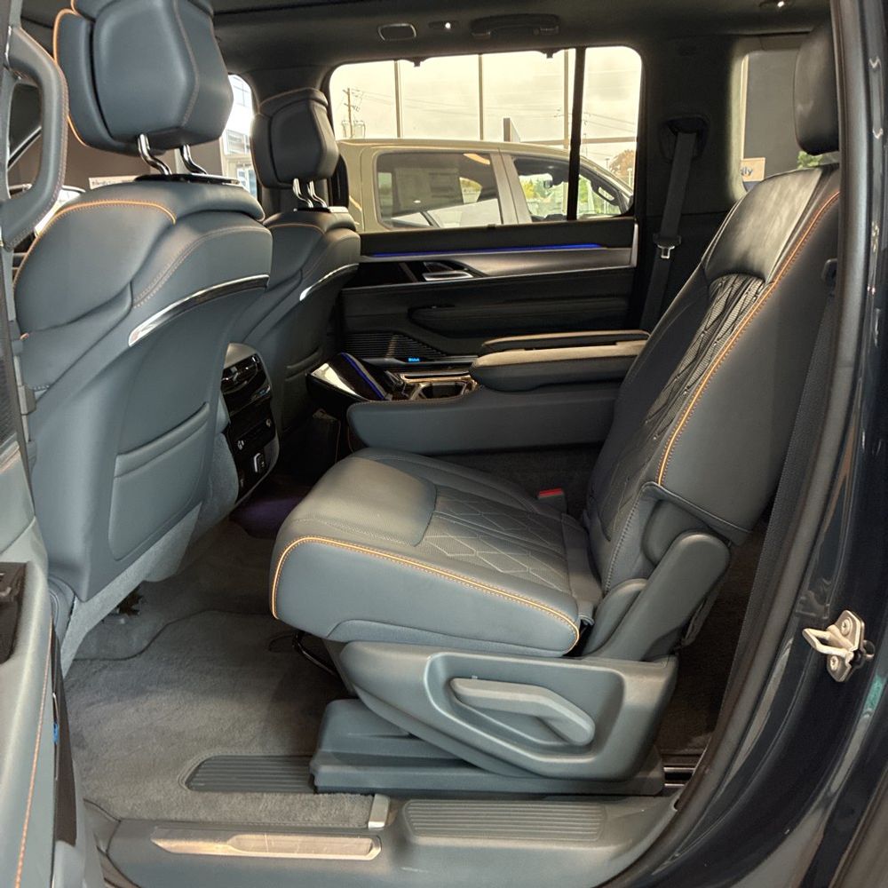 2023 Jeep Grand Wagoneer L Series III