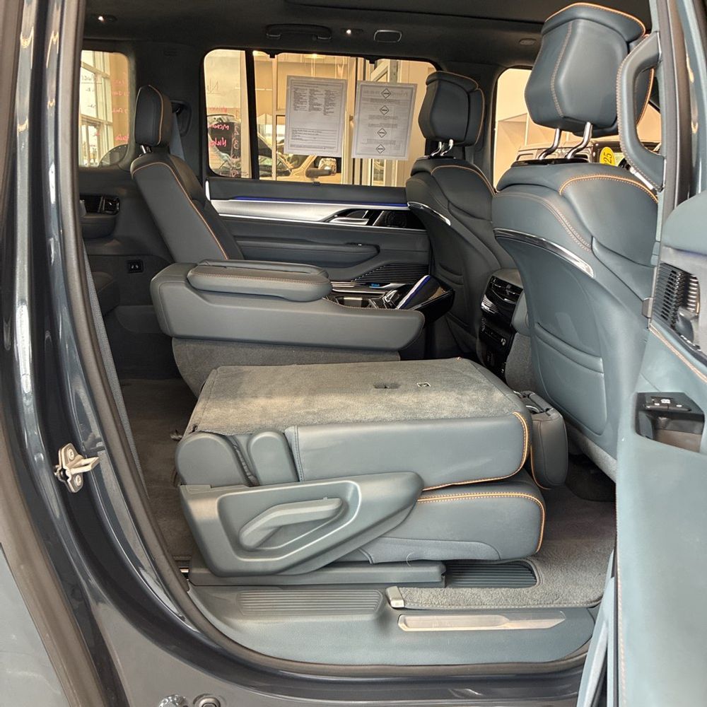 2023 Jeep Grand Wagoneer L Series III