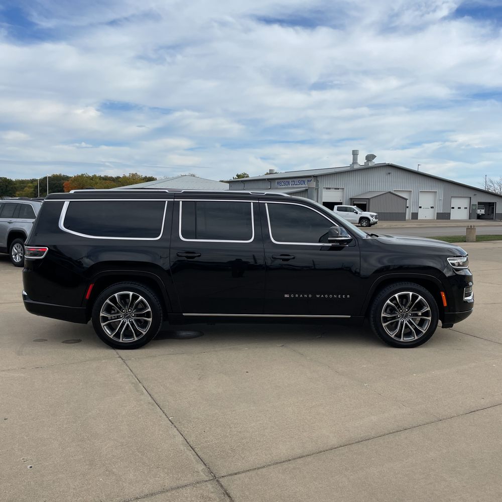 2023 Jeep Grand Wagoneer L Series III