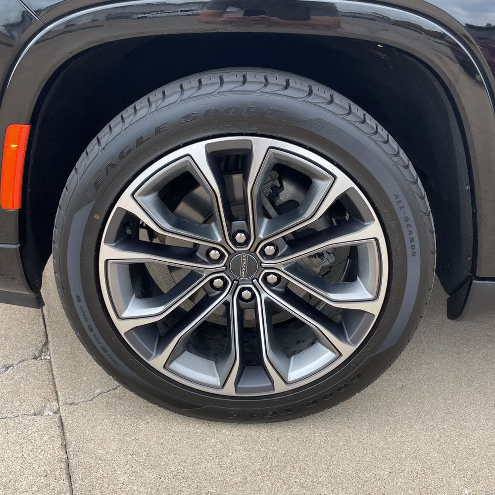 2023 Jeep Grand Wagoneer L Series III