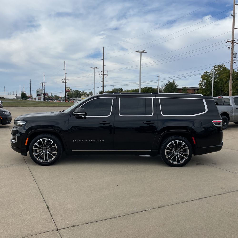 2023 Jeep Grand Wagoneer L Series III