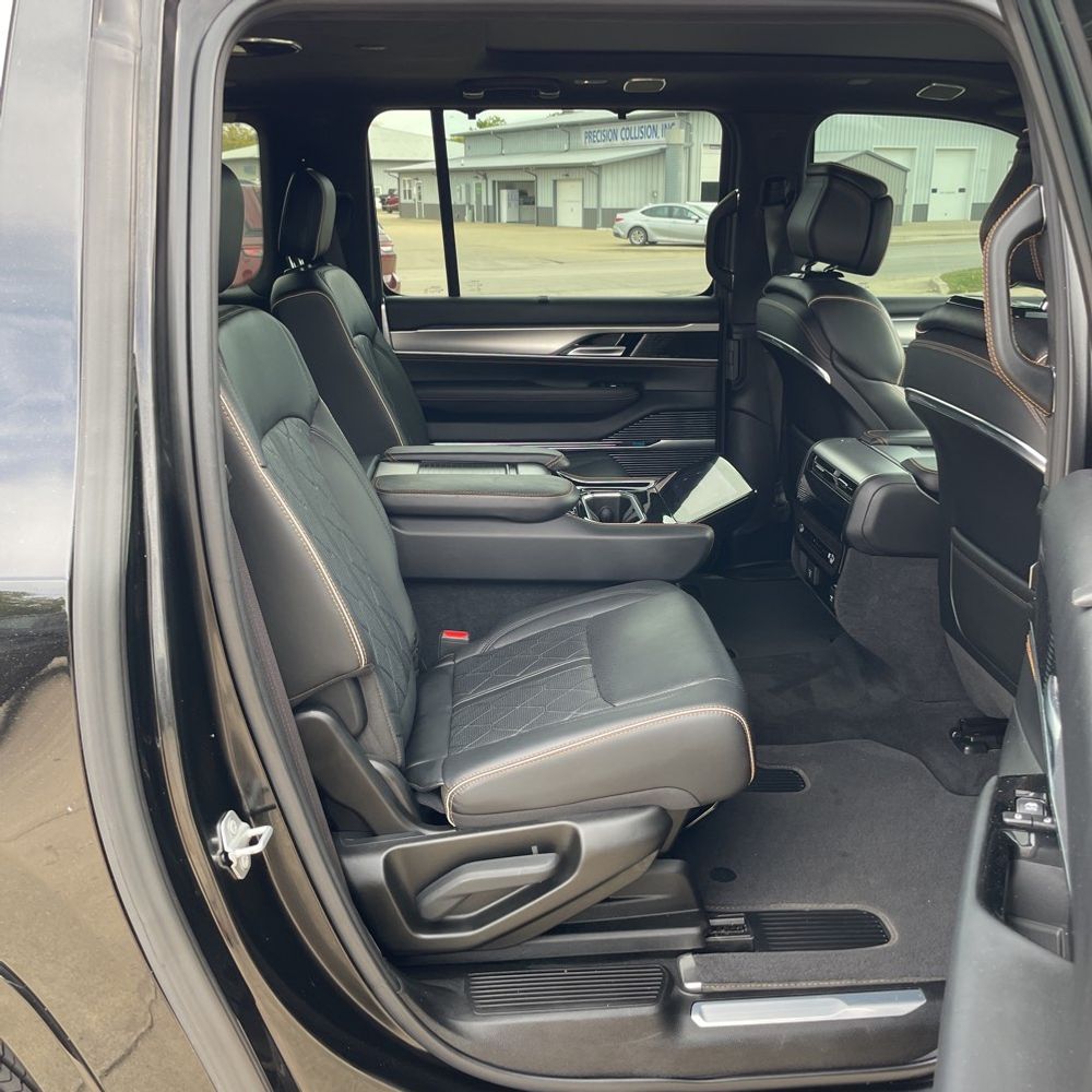 2023 Jeep Grand Wagoneer L Series III