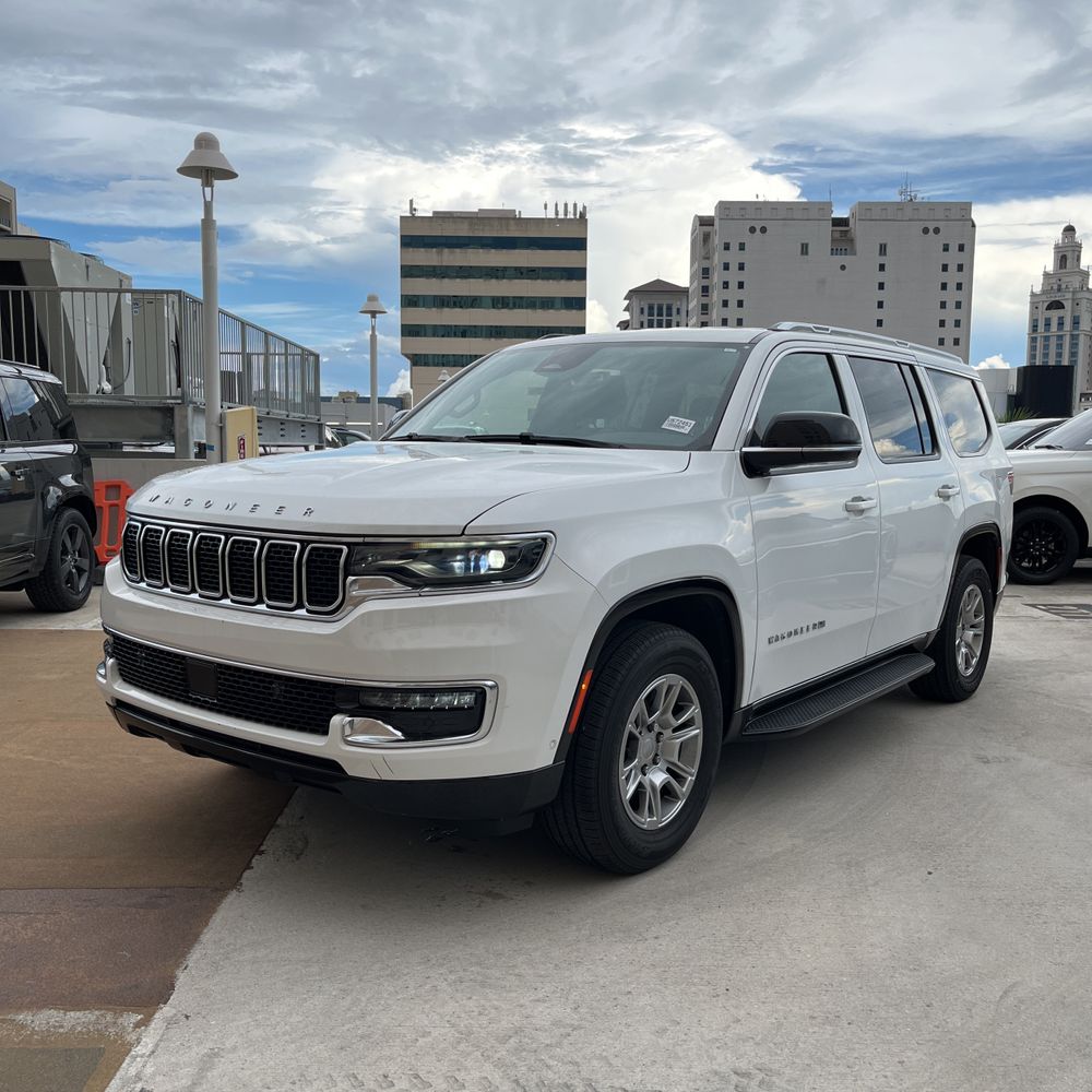 2023 Jeep Wagoneer Base
