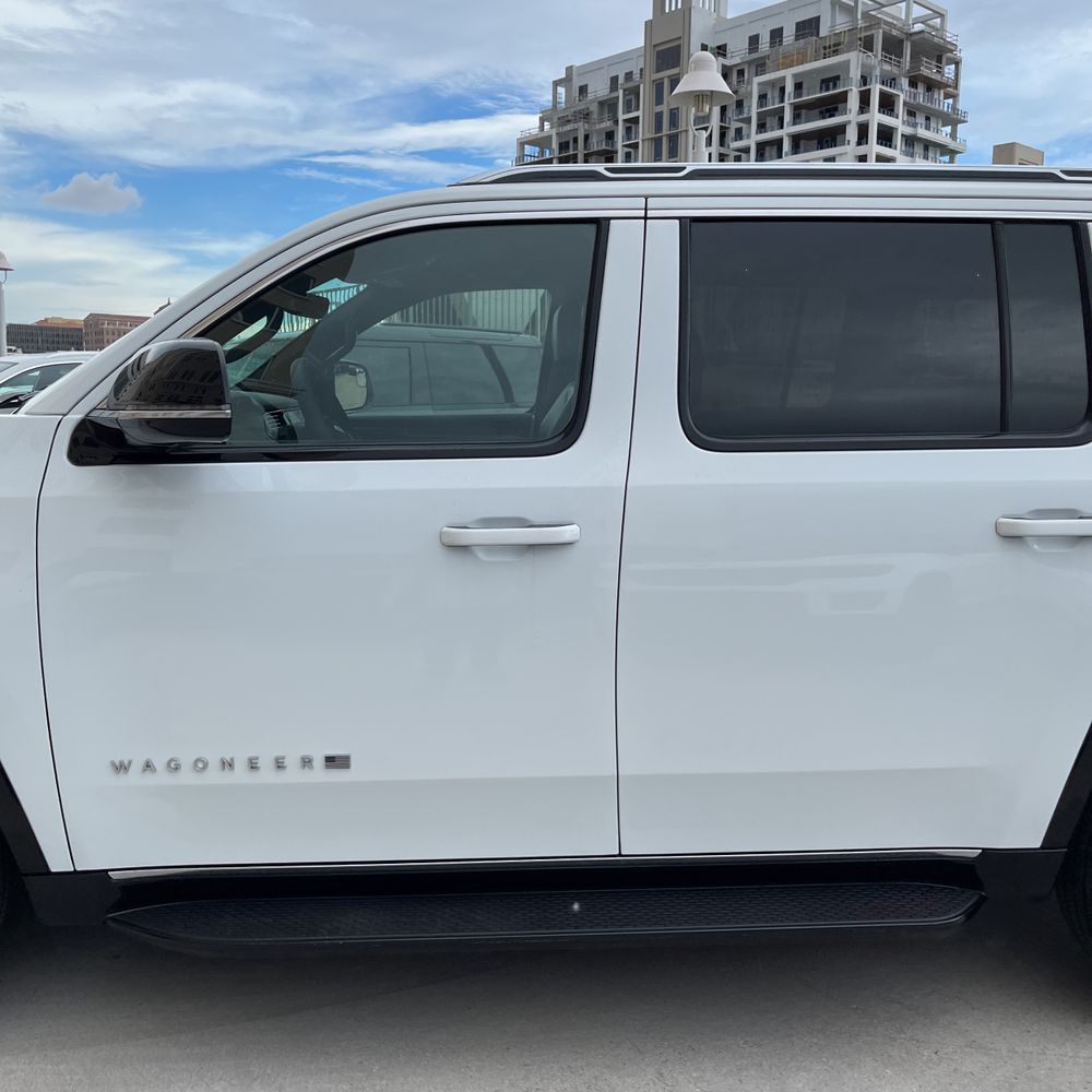 2023 Jeep Wagoneer Base