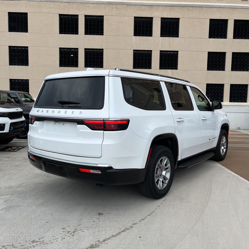 2023 Jeep Wagoneer Base