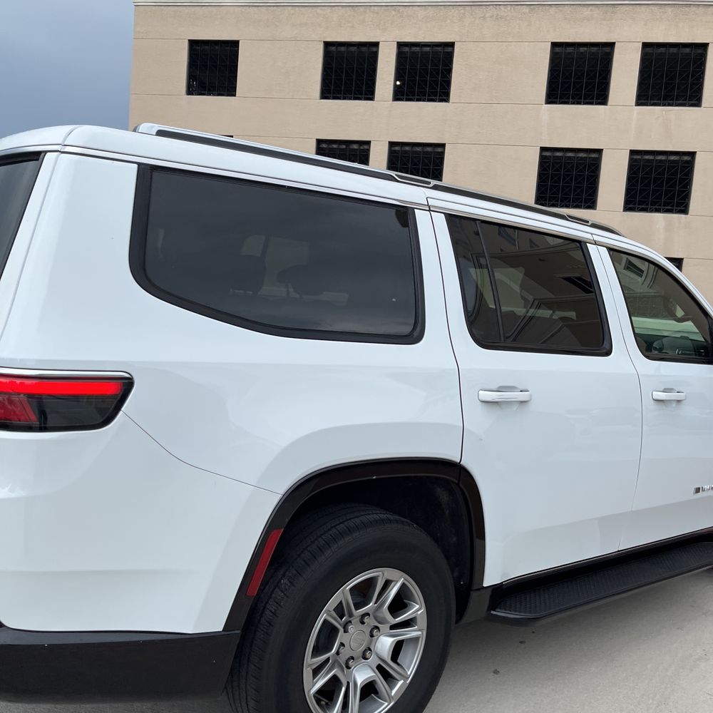 2023 Jeep Wagoneer Base