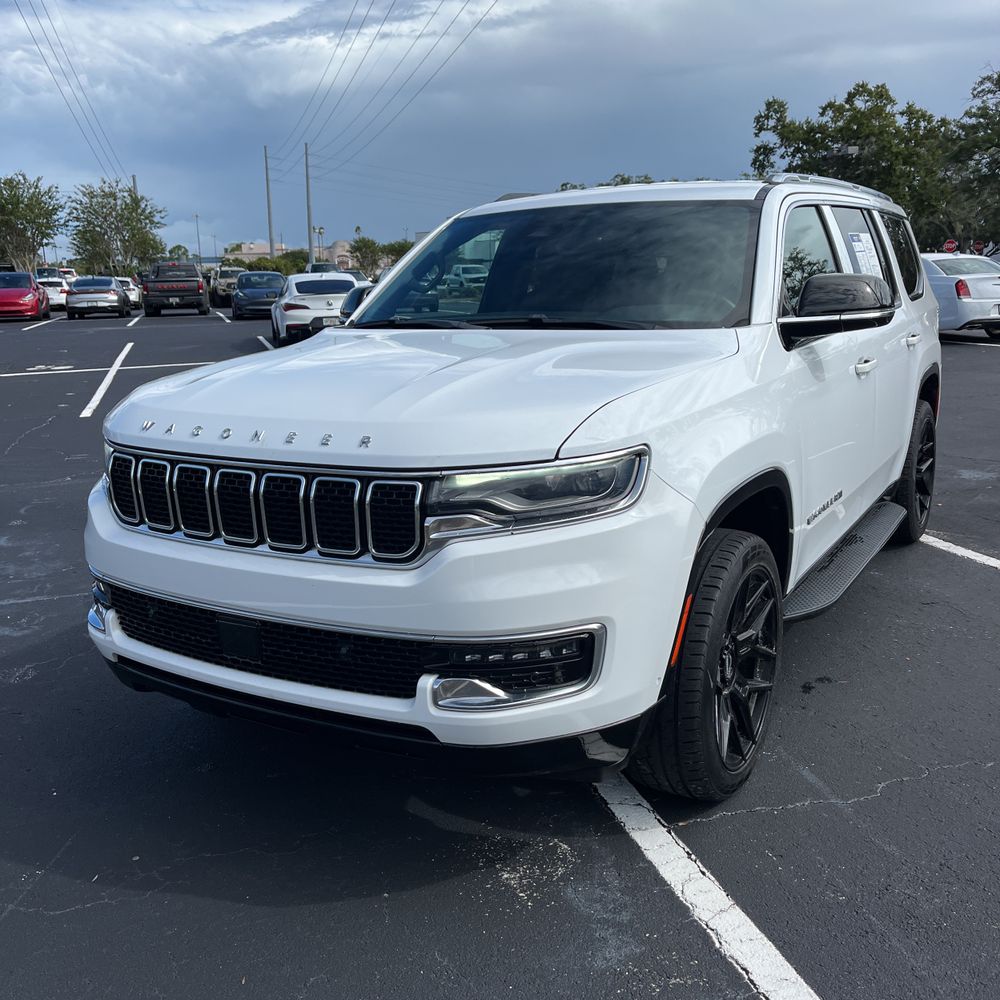 2023 Jeep Wagoneer Base