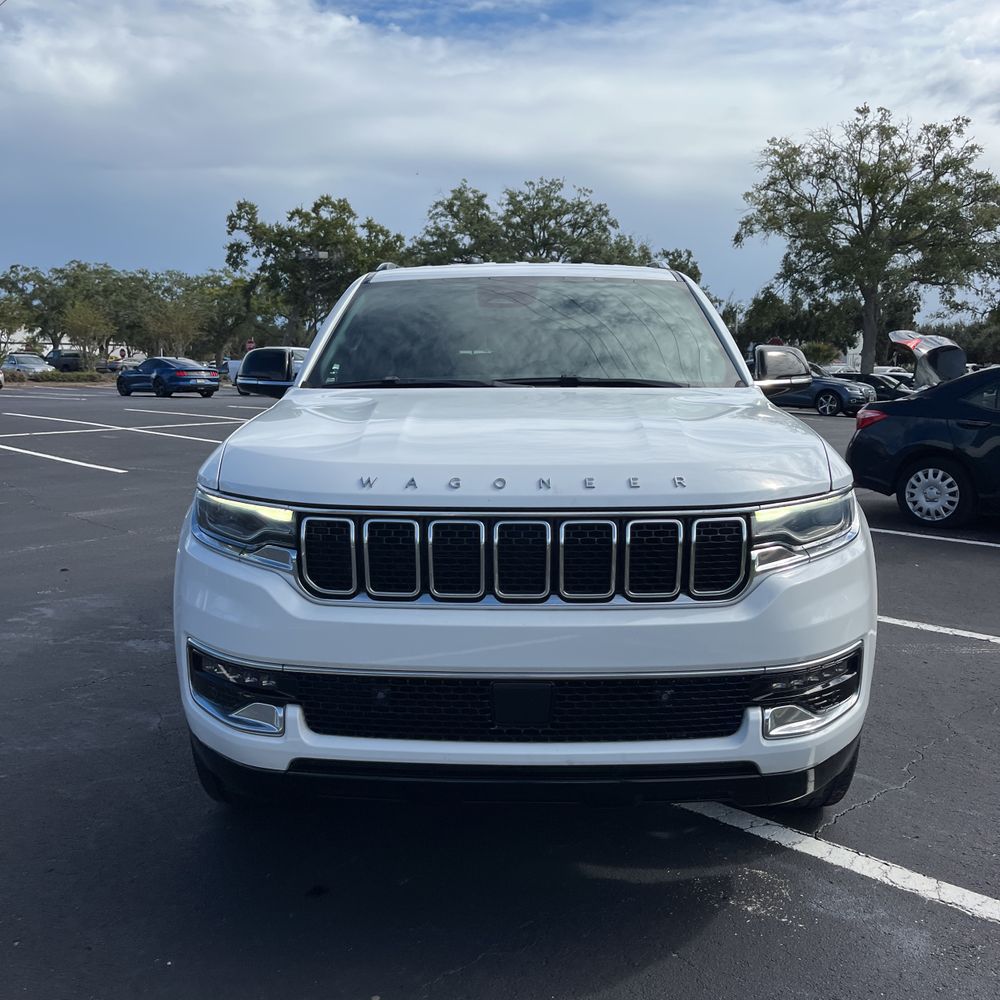 2023 Jeep Wagoneer Base