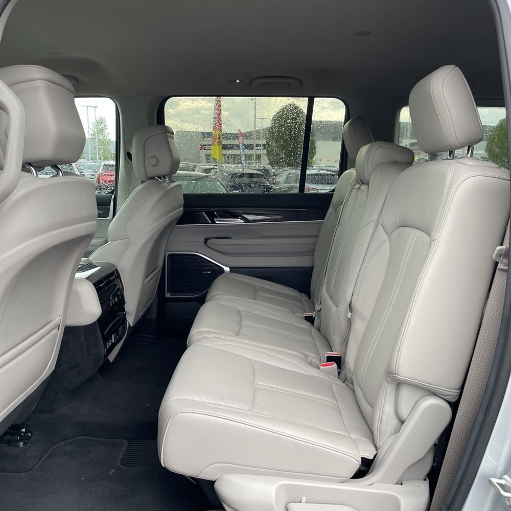 2022 Jeep Wagoneer Series II