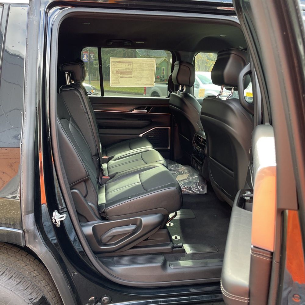 2023 Jeep Wagoneer Series III
