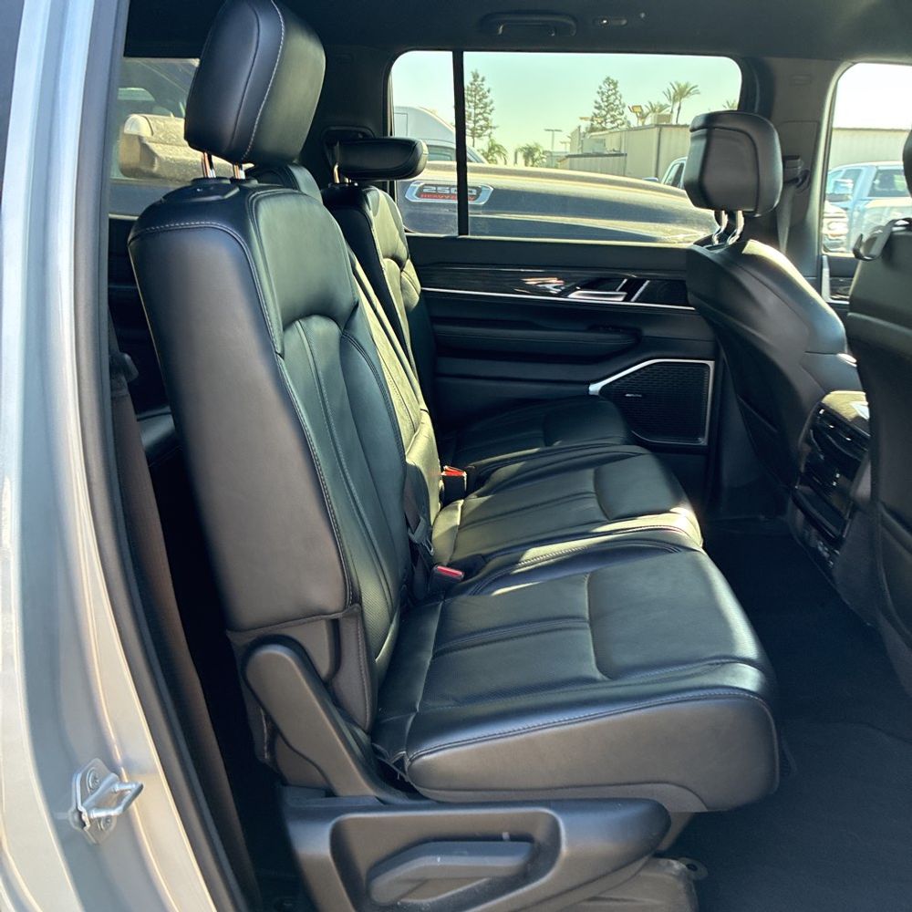 2022 Jeep Wagoneer Series III
