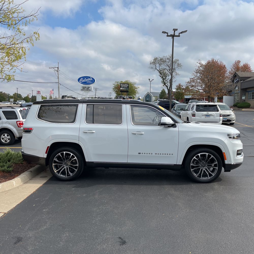 2022 Jeep Grand Wagoneer Series III