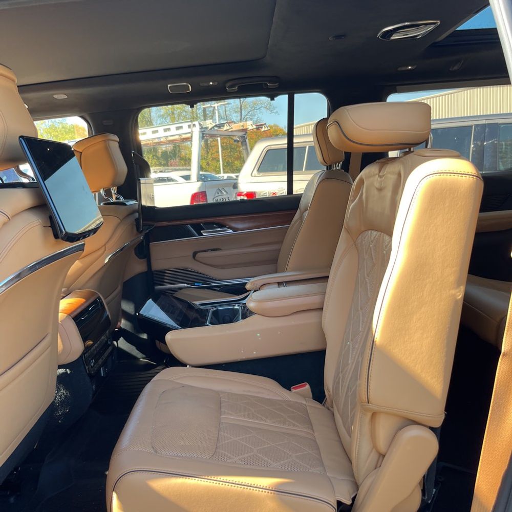 2022 Jeep Grand Wagoneer Series III