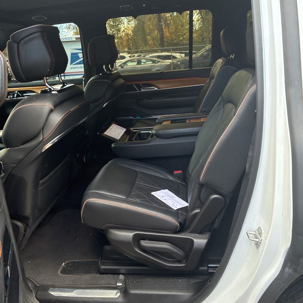 2022 Jeep Grand Wagoneer Series III