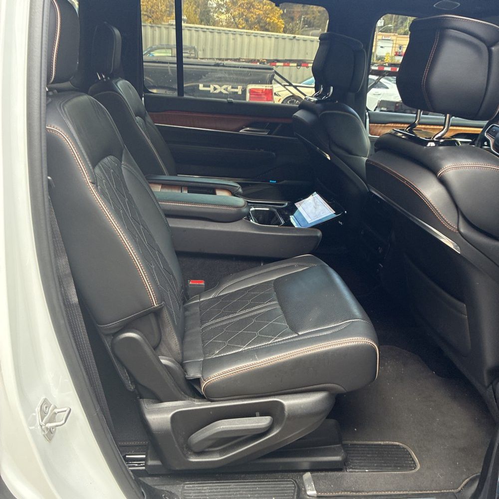 2022 Jeep Grand Wagoneer Series III