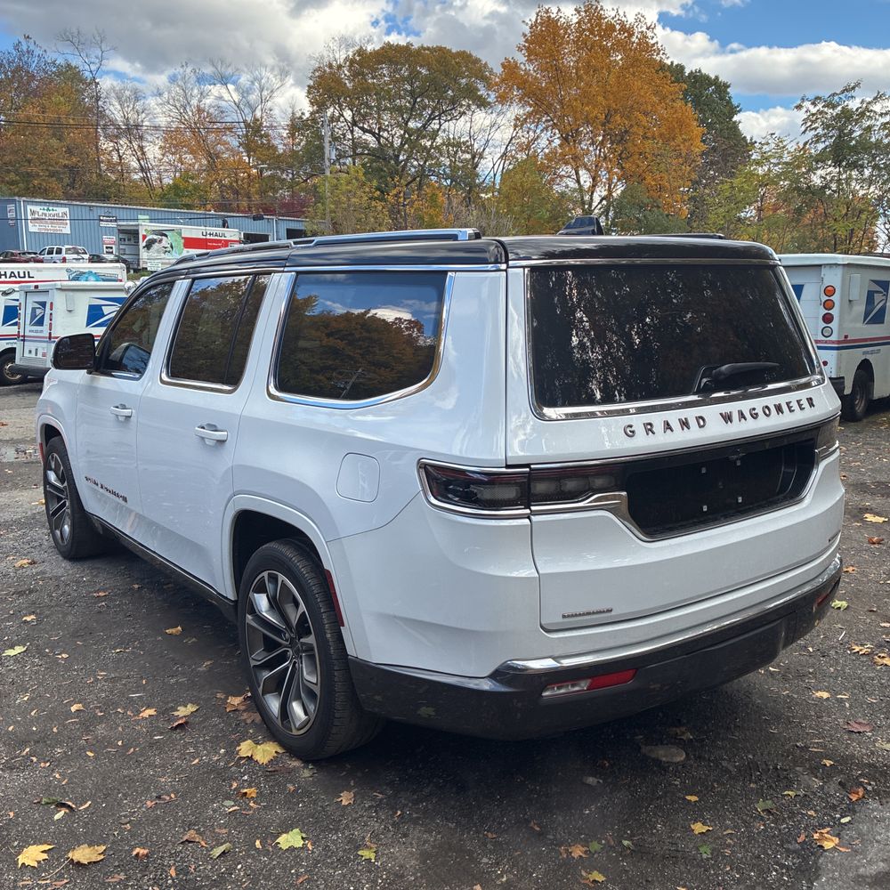 2022 Jeep Grand Wagoneer Series III