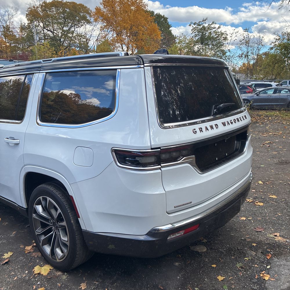 2022 Jeep Grand Wagoneer Series III