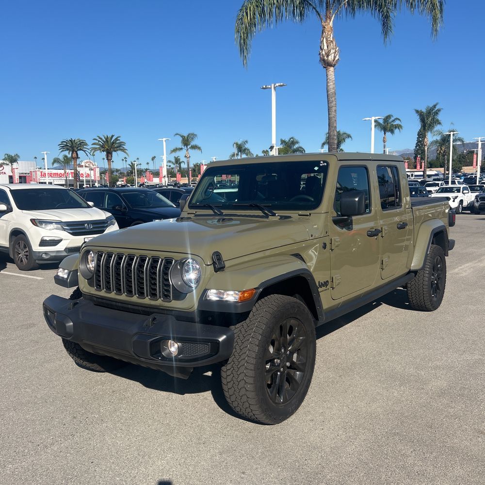 2025 Jeep Gladiator NightHawk