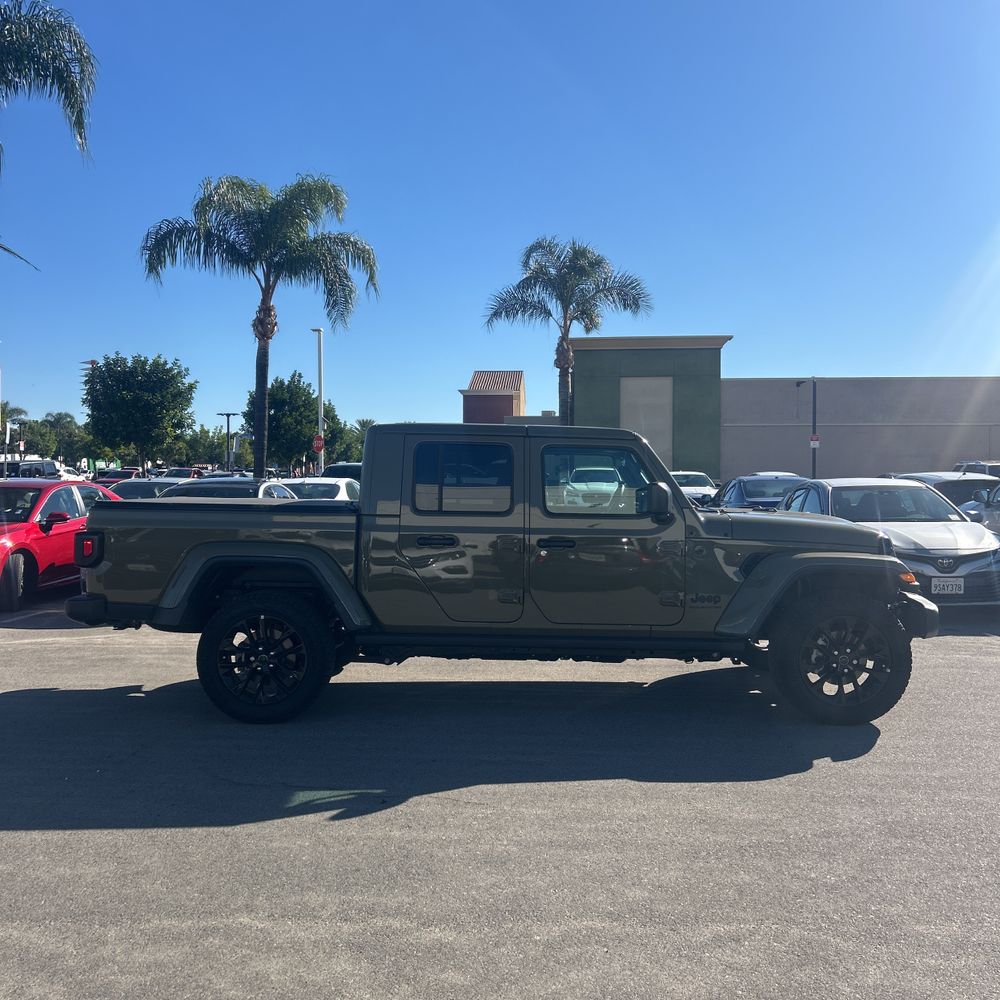 2025 Jeep Gladiator NightHawk