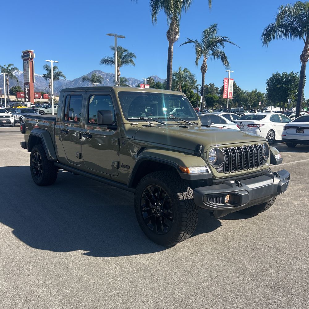2025 Jeep Gladiator NightHawk