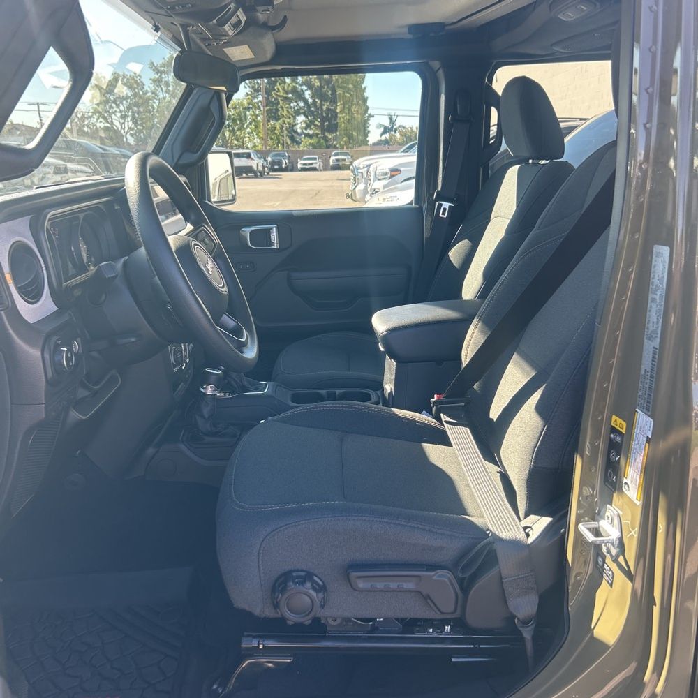 2025 Jeep Gladiator NightHawk