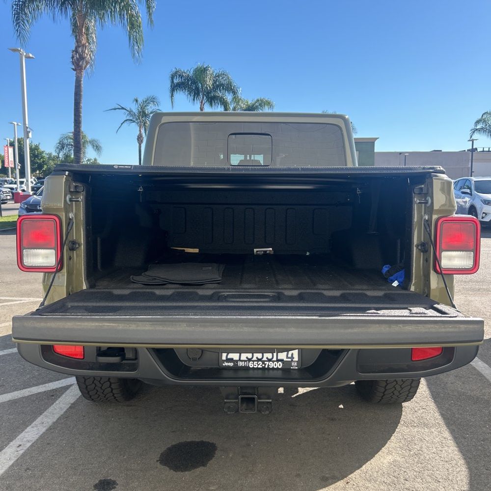 2025 Jeep Gladiator NightHawk