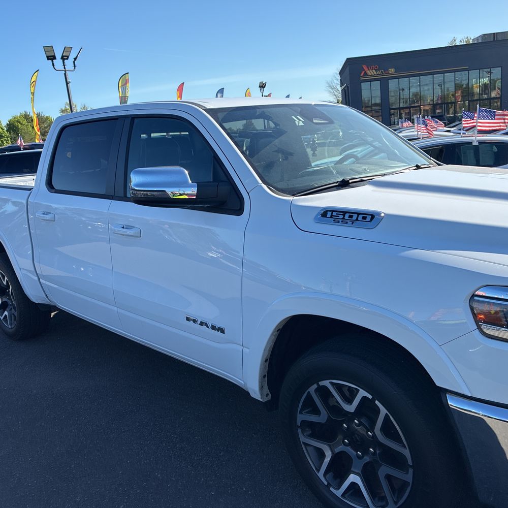 2025 Ram 1500 Laramie Crew Cab 4x4 5'7" Box