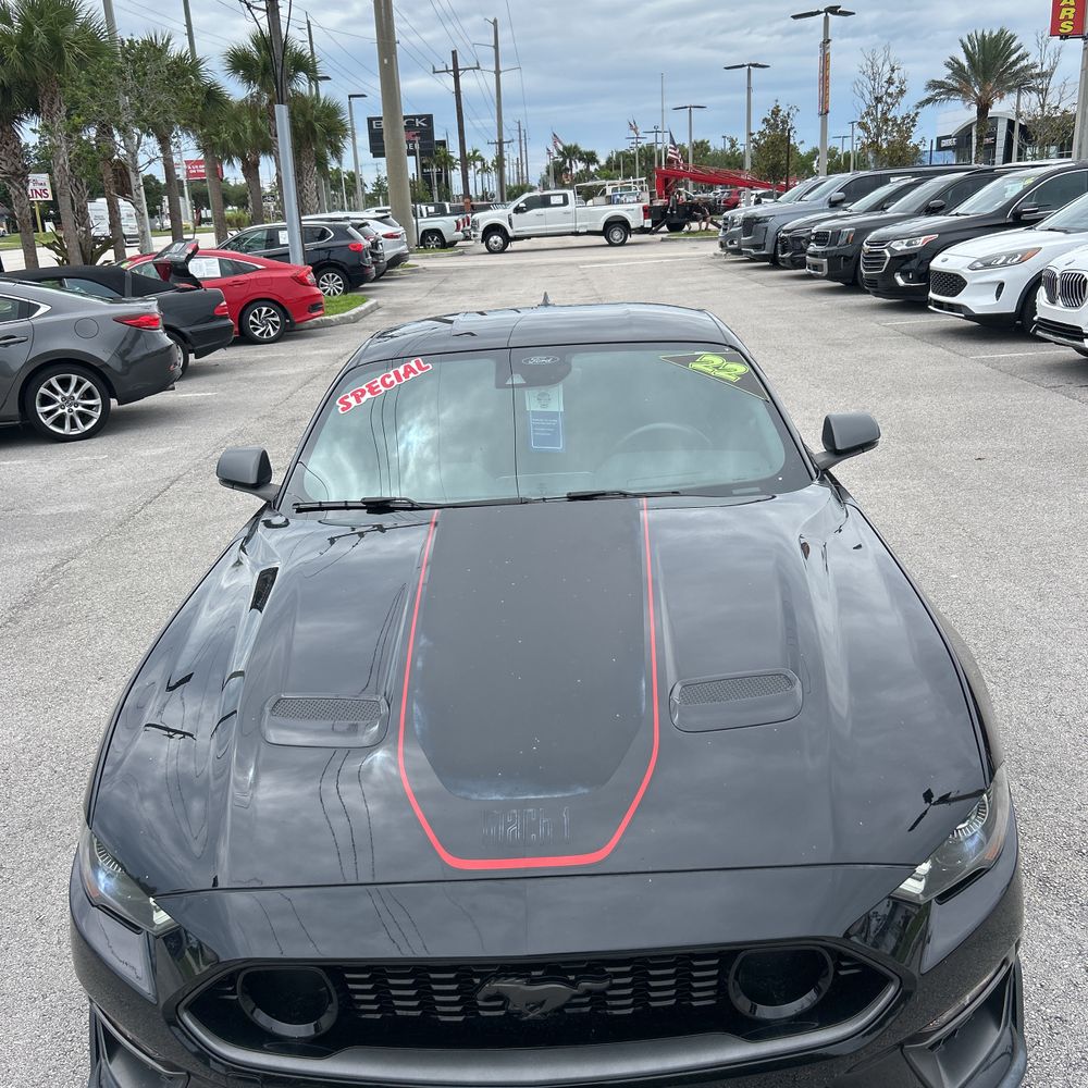 2022 Ford Mustang Mach 1