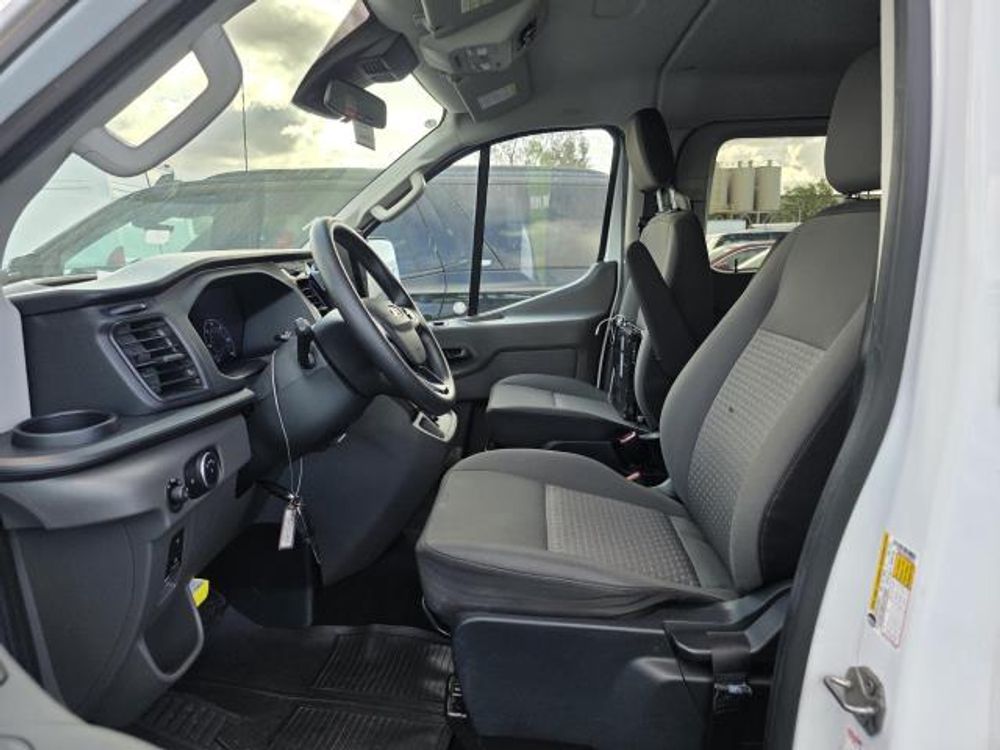 2023 Ford Transit Passenger Wagon XLT