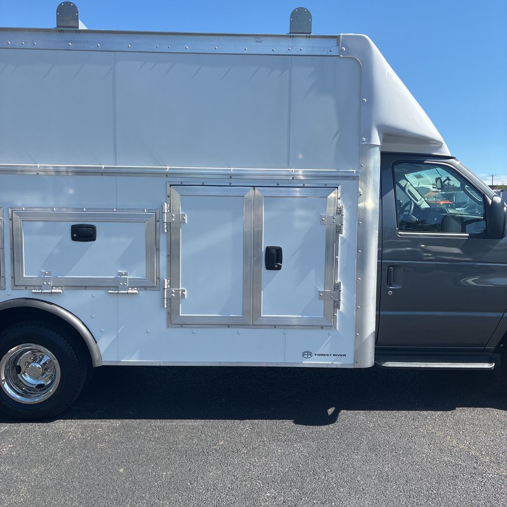 2025 Ford Commercial Vans E450