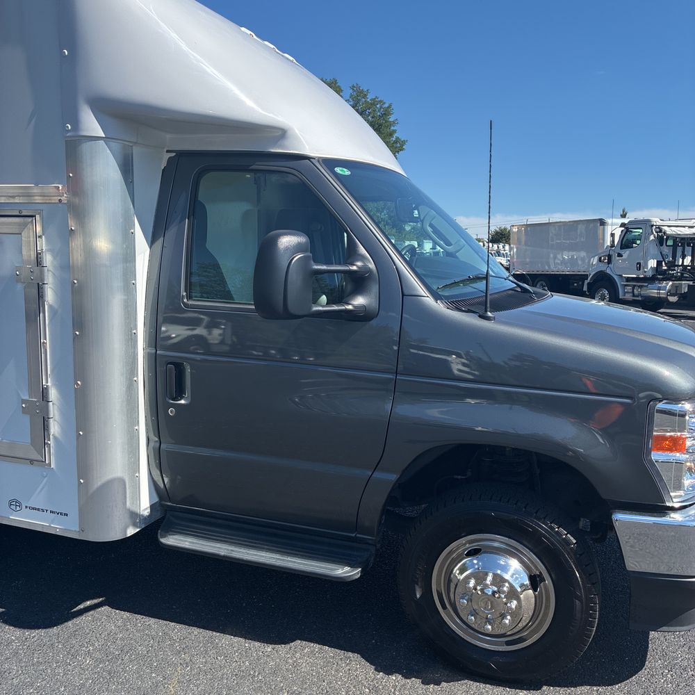 2025 Ford Commercial Vans E450