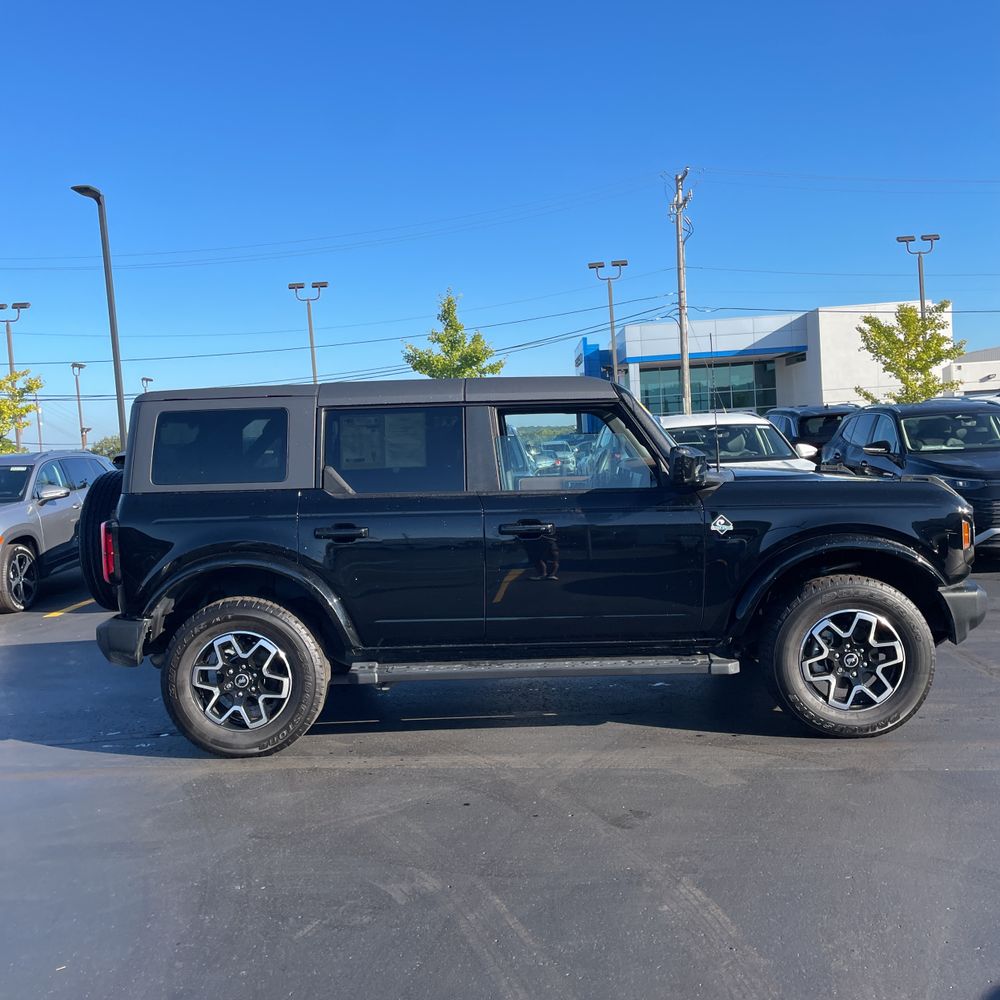 2024 Ford Bronco Outer Banks