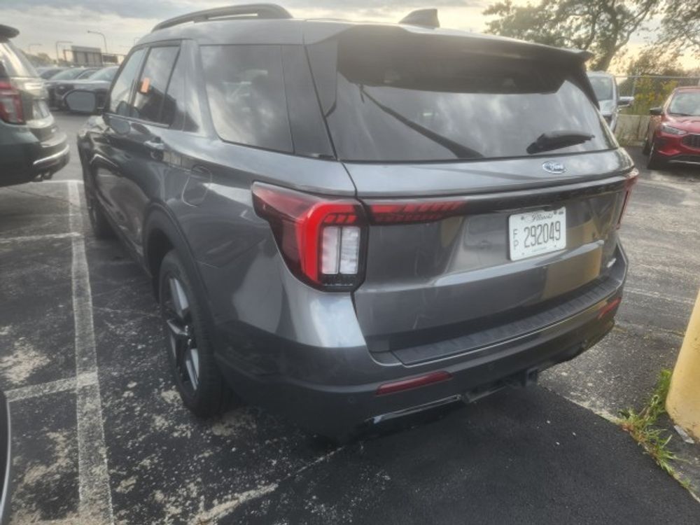 2025 Ford Explorer ST-Line